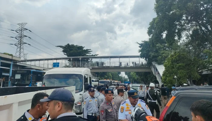 Suku Dinas Perhubungan Jakarta Timur Tangani Parkir Semrawut di Jalan Mayjen Sutoyo Cawang