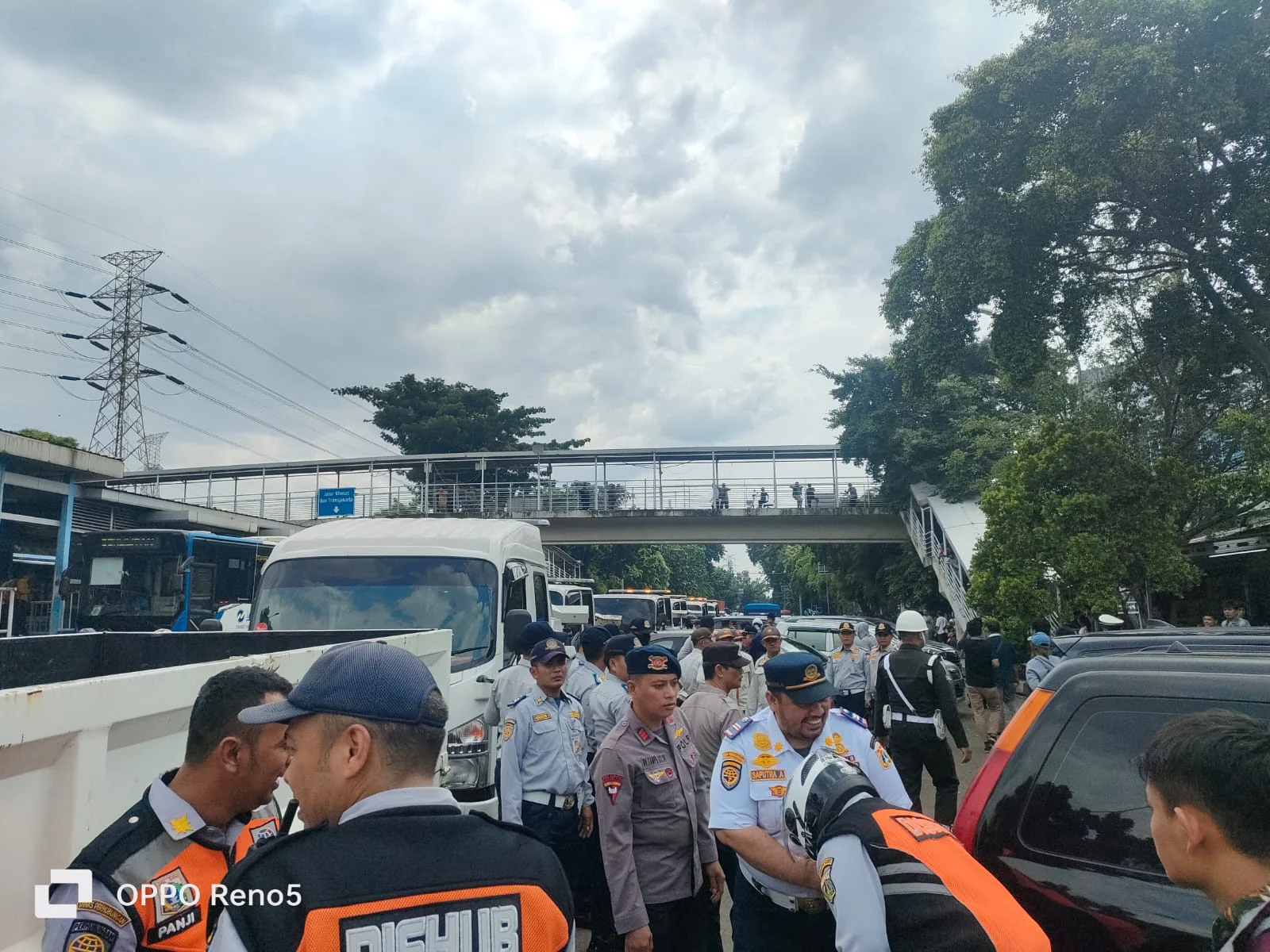 Suku Dinas Perhubungan Jakarta Timur Tangani Parkir Semrawut di Jalan Mayjen Sutoyo Cawang