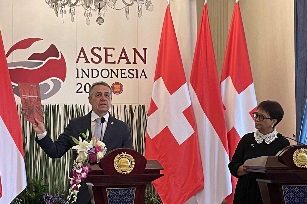 Swiss Menghadapi Demontrasi dan Pemilu, Sementara Tim Hoki Es Membuat Pengumuman