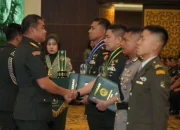 Teddy Indra Wijaya Raih Penghargaan Penulis Taskap Terbaik di Seskoad 2026