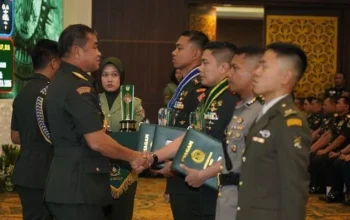Teddy Indra Wijaya Raih Penghargaan Penulis Taskap Terbaik di Seskoad 2026