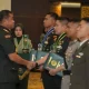 Teddy Indra Wijaya Raih Penghargaan Penulis Taskap Terbaik di Seskoad 2026