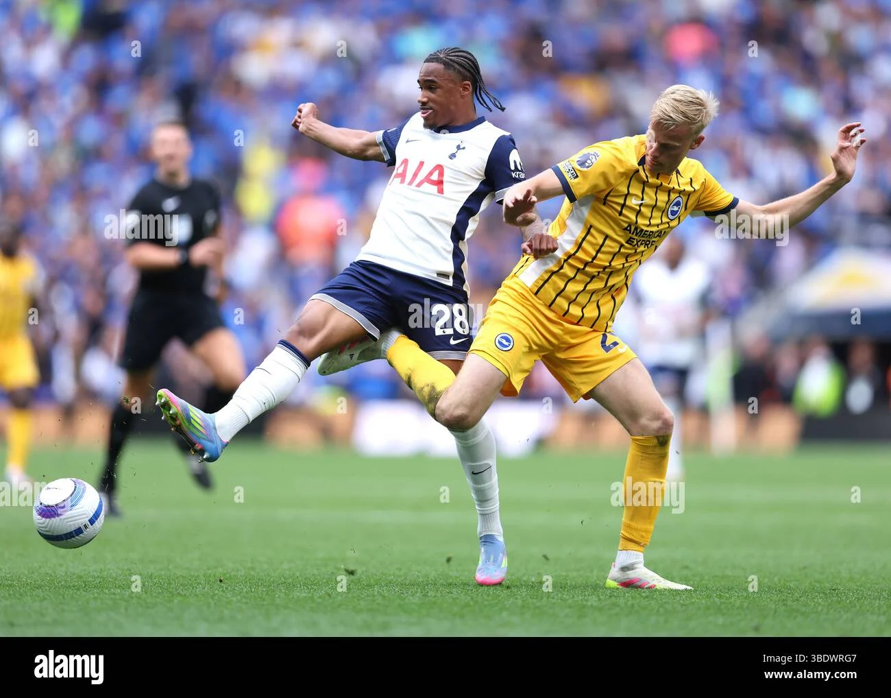 Tottenham Hotspur Perkuat Pertahanan dengan Tanda Tangan Jan Paul van Hecke