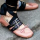 Tren Fashion Terbaru: Dari Sepatu Flat hingga Sooty Eyeliner