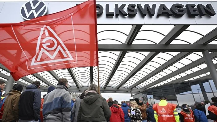 Volkswagen Berencana Mengurangi 100.000 Pekerja dan Menutup Empat Pabrik di Jerman