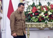 Wamen Imipas Silmy Karim Menyerahkan Diri ke KPK Usai Diburu