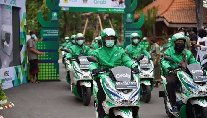 Wuling Motors Perkuat Kolaborasi dengan Grab Indonesia untuk Mendorong Mobilitas Listrik