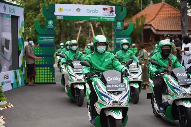 Wuling Motors Perkuat Kolaborasi dengan Grab Indonesia untuk Mendorong Mobilitas Listrik