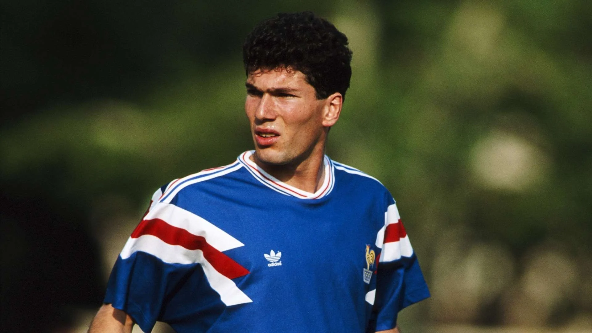 Zinédine Zidane: Dari Masa Kecil Hingga Menjadi Legenda Sepak Bola