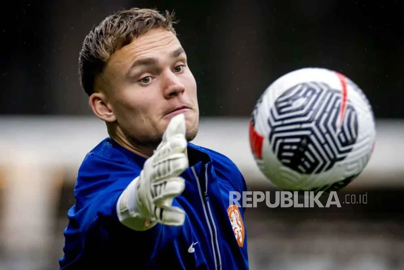 Bart Verbruggen, Sang Kiper Belanda yang Mencuri Perhatian di Piala Dunia 2026