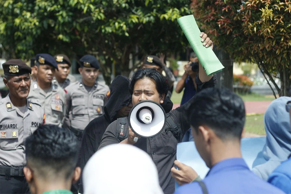 Bolivar: Dari Kasus Pelecehan Anak hingga Pertandingan Sepak Bola yang Menentukan