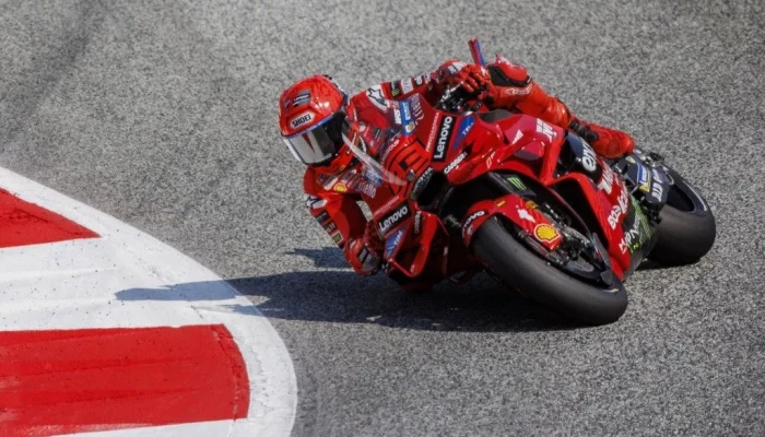 Casey Stoner: Dari Kebangkitan ke Kemenangan di MotoGP
