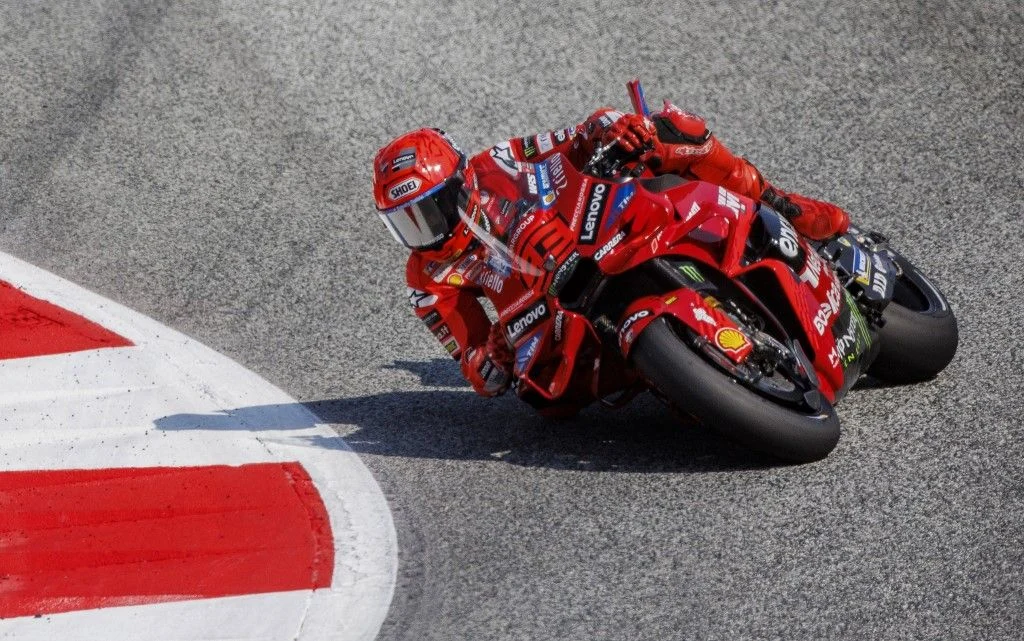 Casey Stoner: Dari Kebangkitan ke Kemenangan di MotoGP