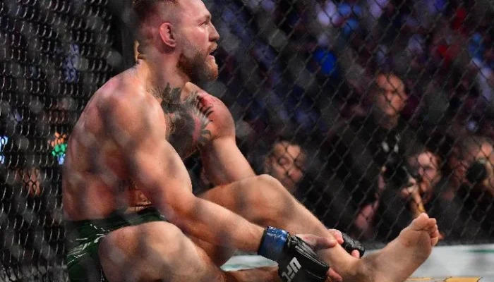 Conor McGregor Mengalami Cedera Lutut di UFC 329, Apakah Ia Akan Kembali?