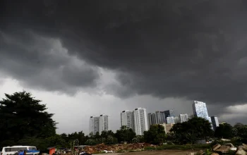 Cuaca Ekstrem Mengancam Indonesia: Hujan, Angin Kencang, dan Karhutla