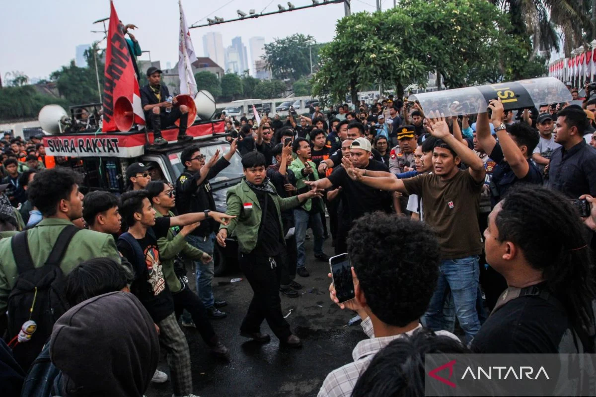 Demo Hari Ini di Jakarta: Ratusan Personel Kawal Aksi Unjuk Rasa