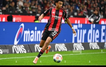 Eintracht Frankfurt Alami Perubahan Besar: Nathaniel Brown Bergabung dengan Bayern Muenchen