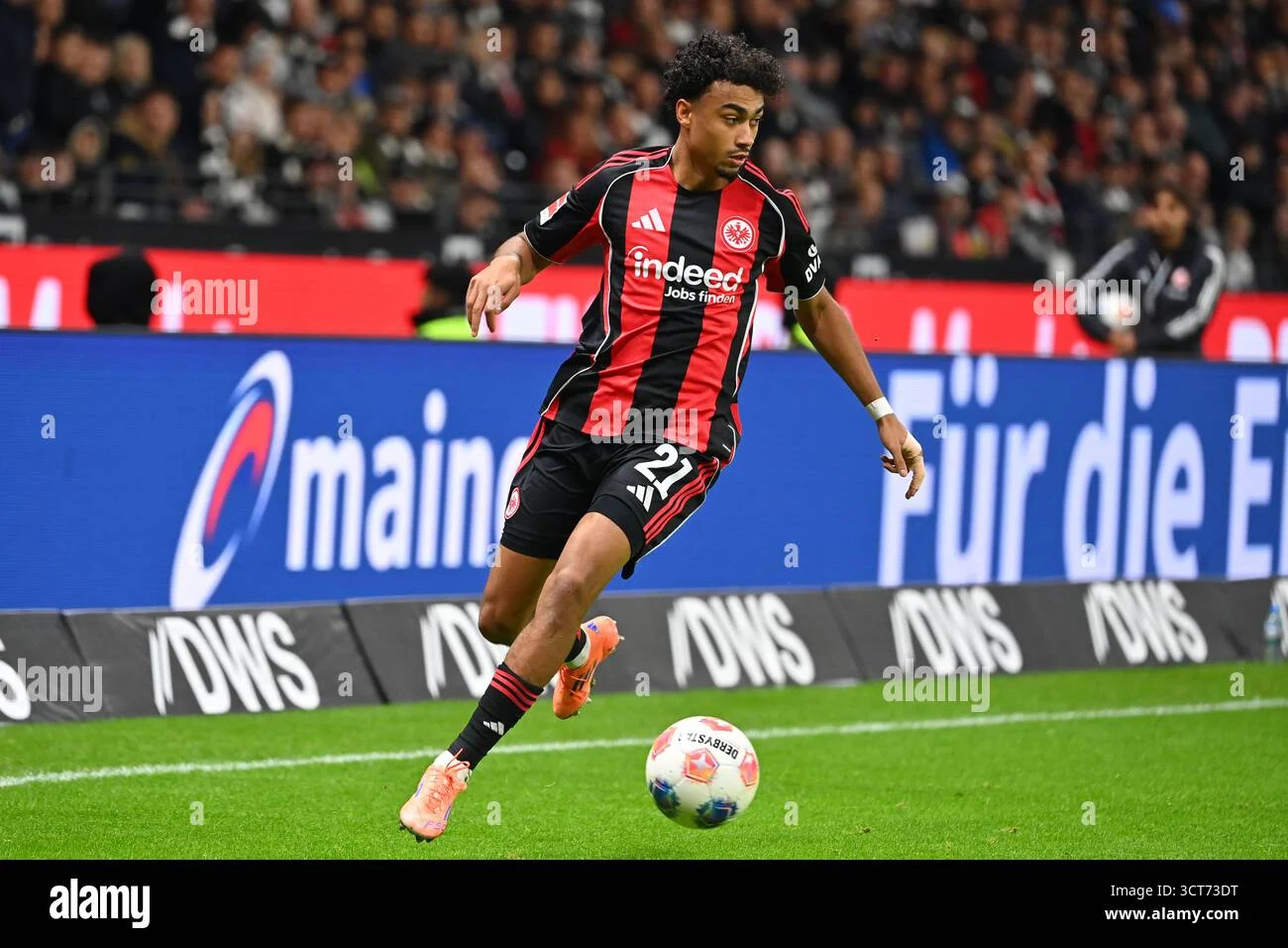 Eintracht Frankfurt Alami Perubahan Besar: Nathaniel Brown Bergabung dengan Bayern Muenchen