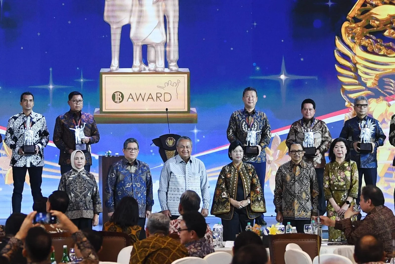 Emiten Indonesia: Antara Penghargaan dan Tantangan di Tengah Ketidakpastian