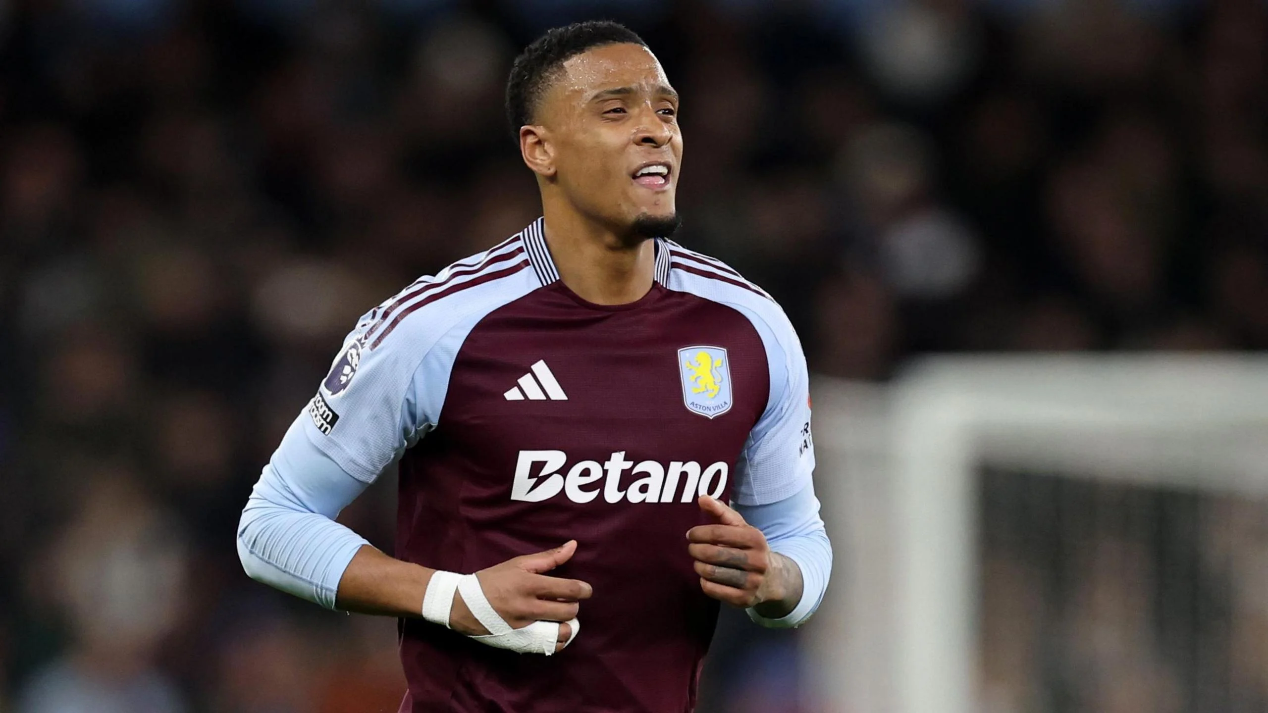 Ezri Konsa Diburu Arsenal, Aston Villa Rela Bertarung untuk Menjaga Pemain Andalan