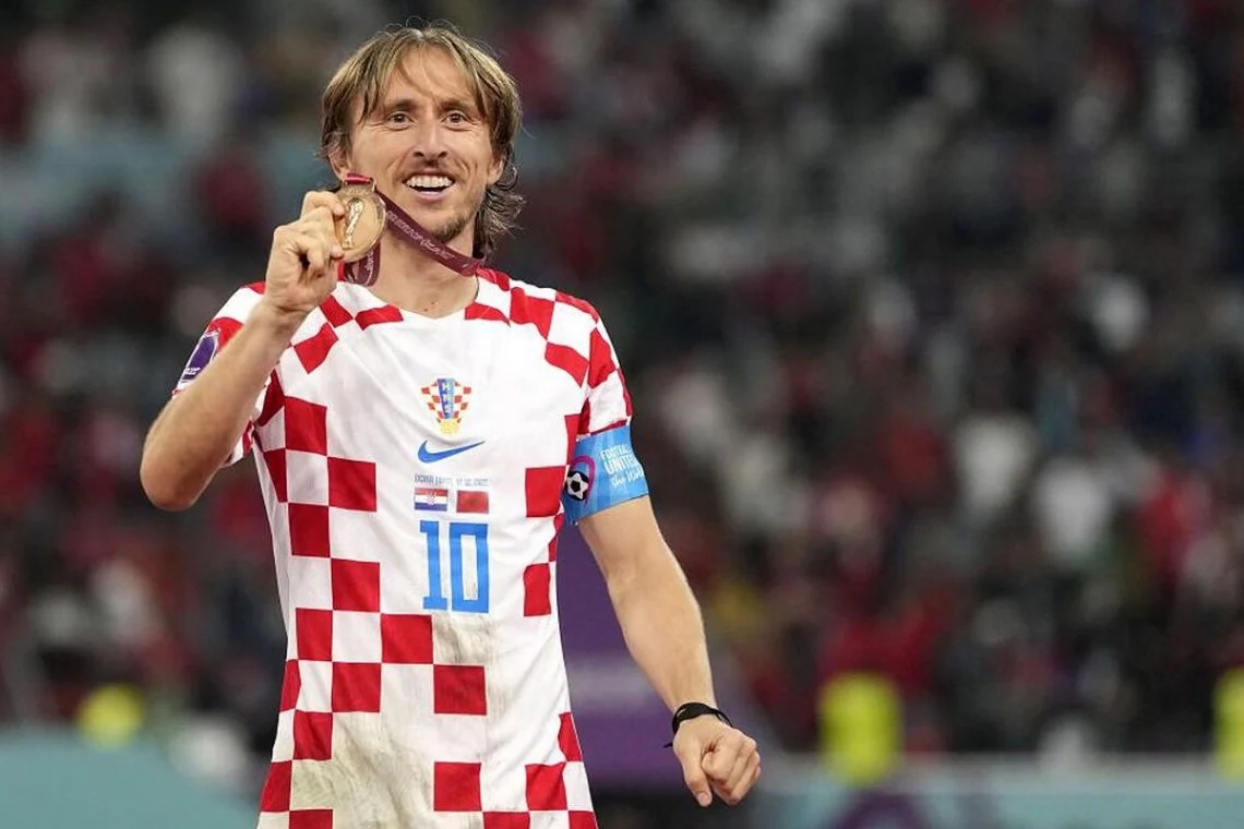 Fran Garcia Pilih Real Betis, AC Milan Fokus Pertahankan Luka Modric