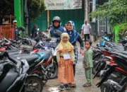 Geng Motor Bersajam dan Fenomena Ayah Mengantar Anak di Hari Pertama Sekolah: Dua Sisi Berbeda dari Masyarakat