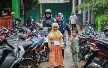 Geng Motor Bersajam dan Fenomena Ayah Mengantar Anak di Hari Pertama Sekolah: Dua Sisi Berbeda dari Masyarakat
