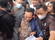 Gratifikasi Mencengangkan: Eks Pejabat Bea Cukai Didakwa Terima Rp 7,7 Miliar