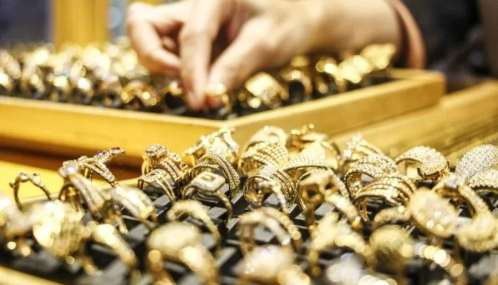 Hari Jumat: Antara Kiamat, Harga Emas, dan Persalinan Fangfang
