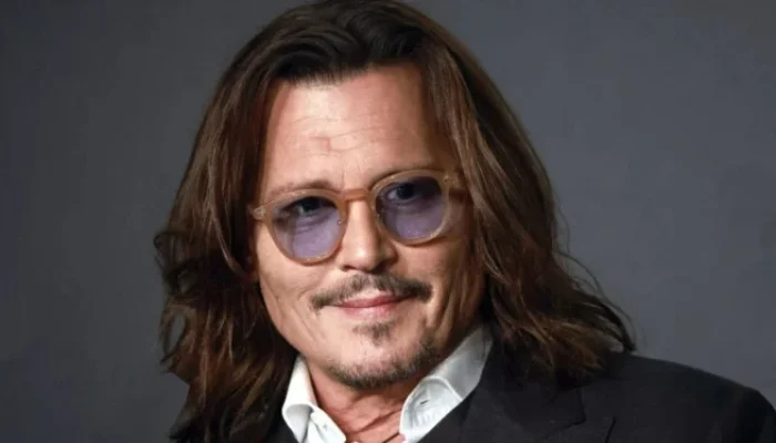 Johnny Depp Kembali ke Layar Lebar dengan Film Ebenezer, Apakah Ini Akhir dari Masa Suramnya?
