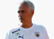 Jose Mourinho Menyesali Keputusan Kembali ke Chelsea dan Bertahan di Roma