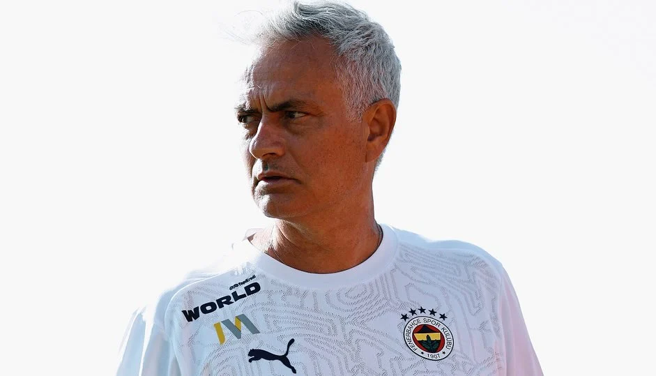 Jose Mourinho Menyesali Keputusan Kembali ke Chelsea dan Bertahan di Roma