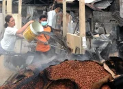 Kebakaran di Pasar Ciputat, Tangerang Selatan: Api Menghanguskan Toko Kue dan Mengancam Toko Emas