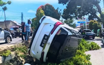 Kecelakaan Maut di Demak, Kendaraan Kopdes Merah Putih Terjungkal di Pemakaman