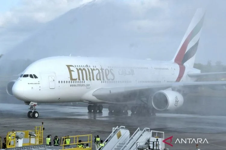 Kisah Menegangkan di Langit: Penerbangan Emirates A380 yang Berakhir dengan 17 Jam Terjebak di Hangzhou