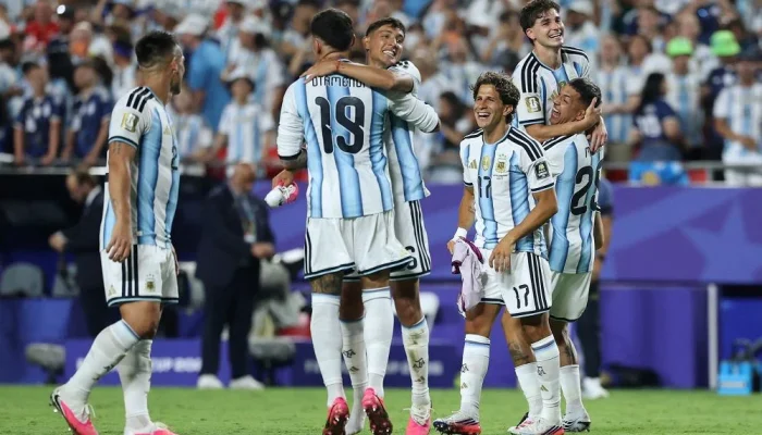 Kontroversi Wasit Argentina: Selebrasi Lautaro Martinez dan Kartu Merah Breel Embolo
