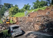 Longsor di Gegerkalong Bandung: Empat Bangunan Hancur, Wakil Wali Kota Beri Bantuan