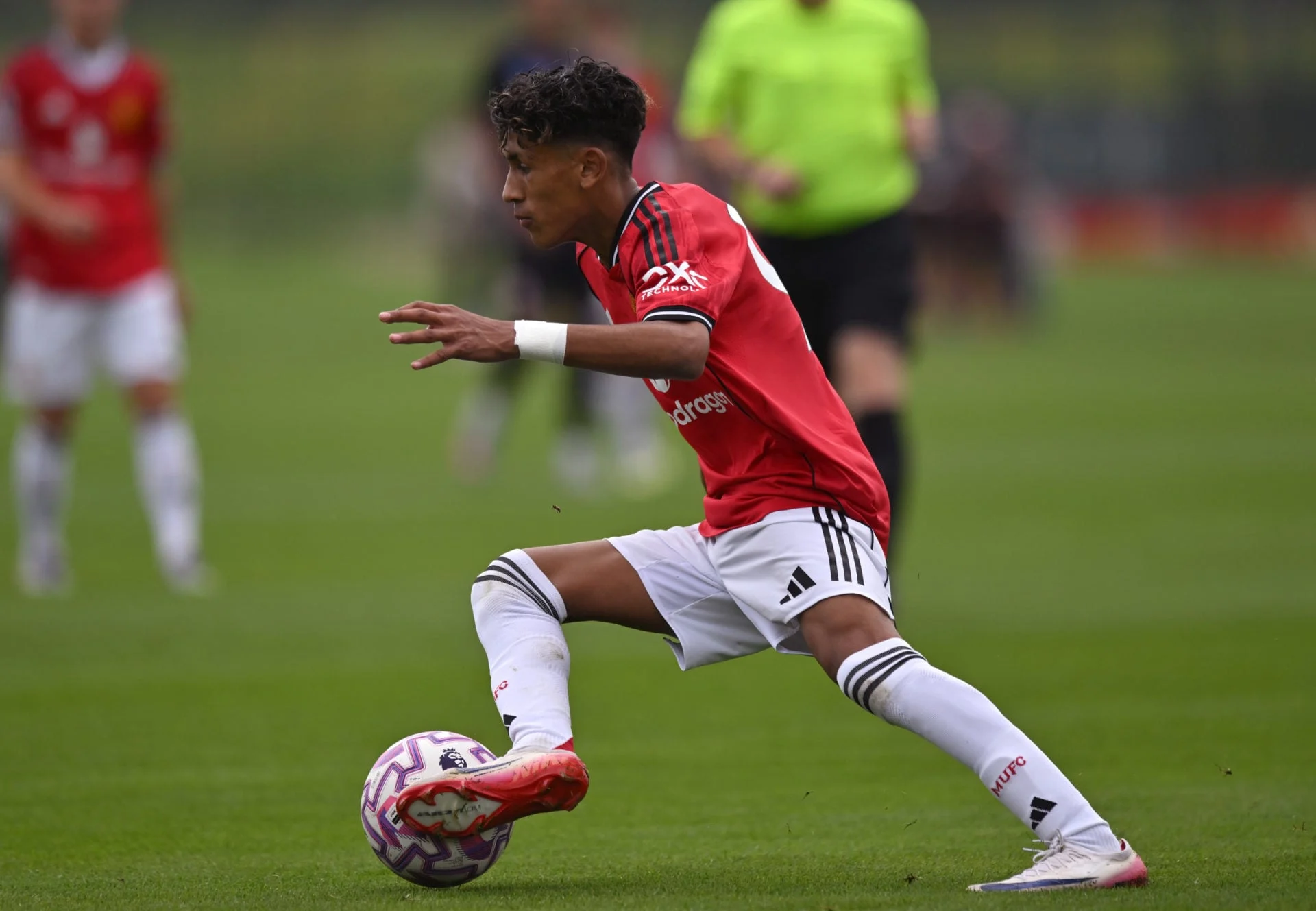 Man United Siap Tantang Leeds, Sementara JJ Gabriel Dihadapkan pada Ban