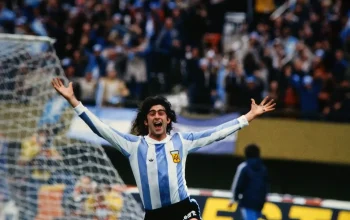 Mario Kempes: Si Legenda Sepak Bola Argentina yang Tak Terlupakan