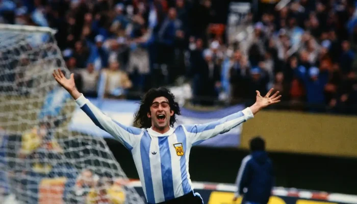 Mario Kempes: Si Legenda Sepak Bola Argentina yang Tak Terlupakan