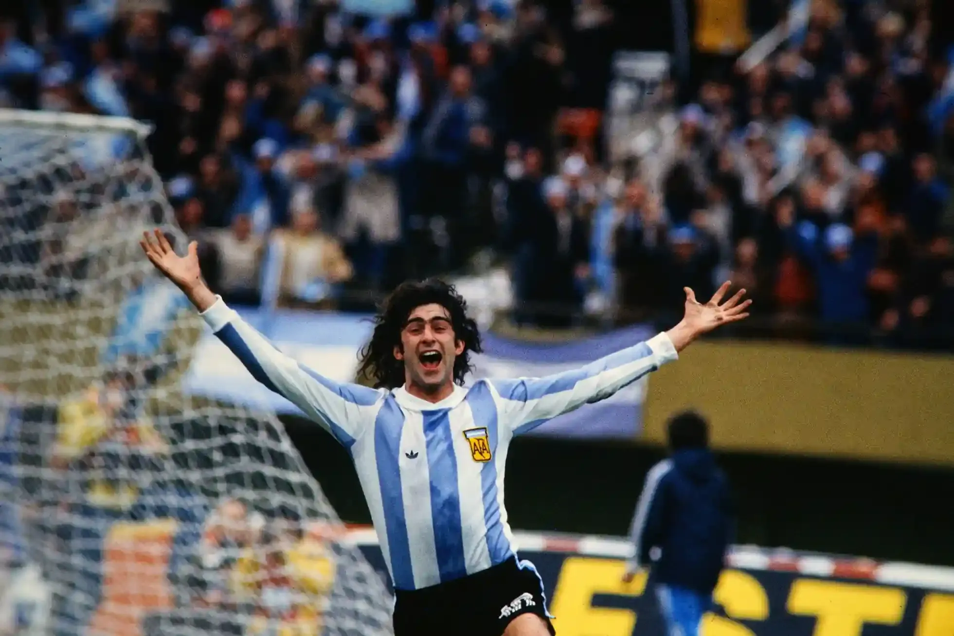 Mario Kempes: Si Legenda Sepak Bola Argentina yang Tak Terlupakan