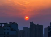 Mengapa Kota Tetap Hangat Setelah Matahari Terbenam dan Fenomena Alam di Langit
