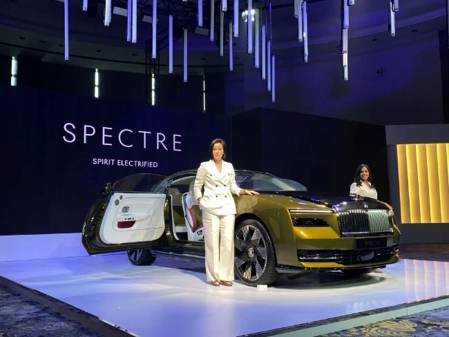 Mengungkap Misteri di Balik Nama 'Spectre': Dari Dunia Sepak Bola Hingga Mobil Mewah