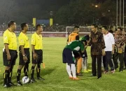 Peristiwa Menghebohkan di Dunia Sepak Bola dan Kriminal: Dari Kontroversi Wasit Hingga Insiden Pesawat