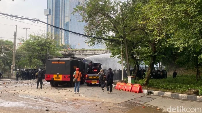 Teror Bom Molotov di Jakarta: Advokat Sulardi Jadi Sasaran