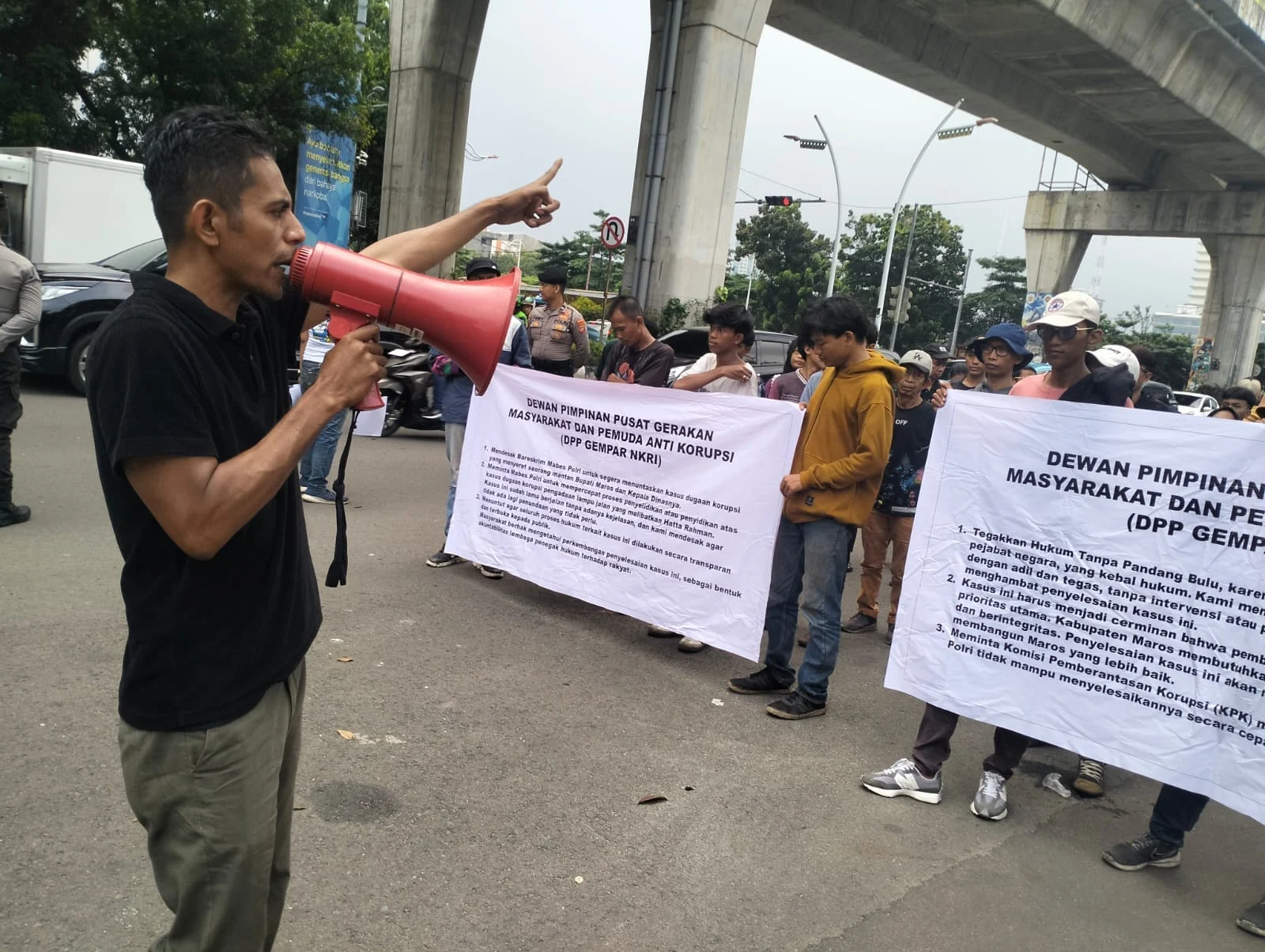 Video Viral Membuat Gempar di Media Sosial: Dari Kasus KDRT hingga Aksi Unik
