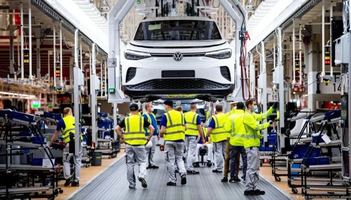 Volkswagen Hadapi Protès Serikat Pekerja Atas Rencana Pemutusan Hubungan Kerja 100.000 Karyawan