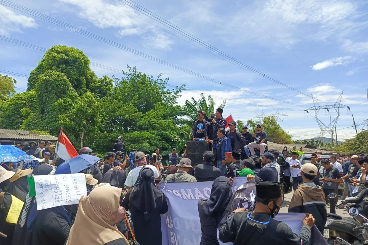 Warga Grobogan Protes Tambang Gamping, SBY dan Prabowo Diharapkan Cabut Izin