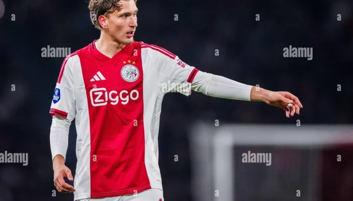 Ajax Amsterdam Menghadapi Tantangan Baru Setelah Kepergian Mika Godts