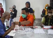 Bantuan Langsung Tunai: Membantu Masyarakat atau Sarana Korupsi?